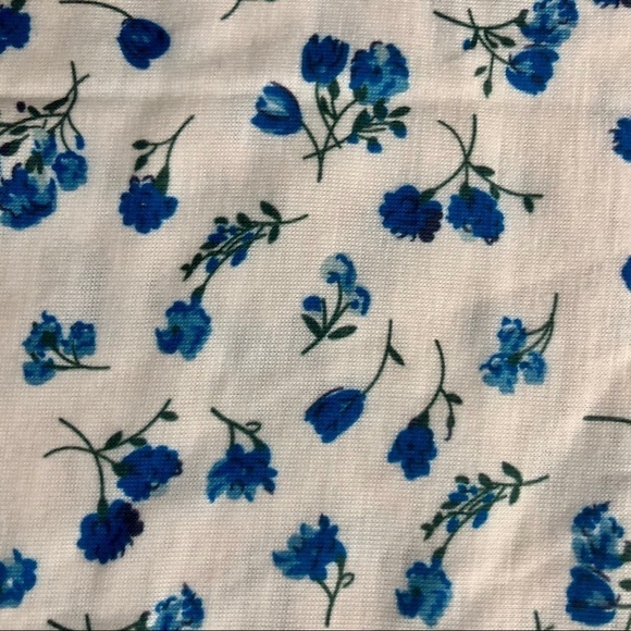 NWT CROP WHITE &  BLUE FLORAL TOP - Picture 9 of 10